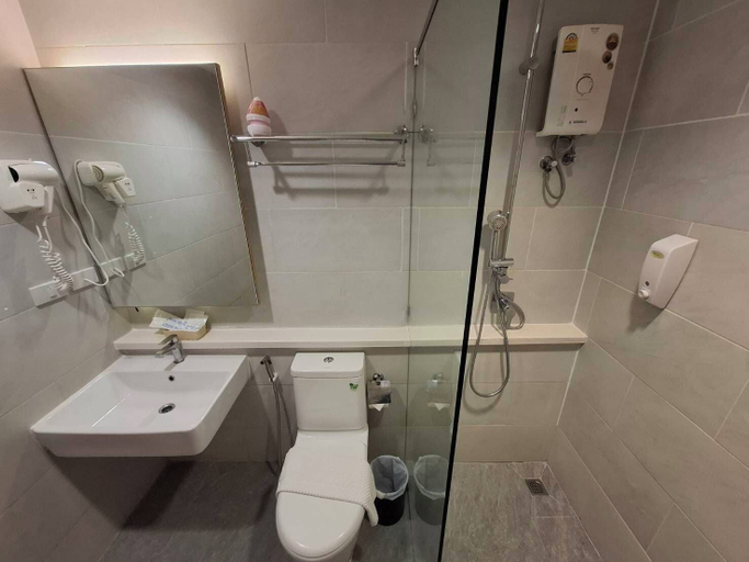 Bathroom 5, Collection O Pratunam 19 Hotel, Ratchathewi