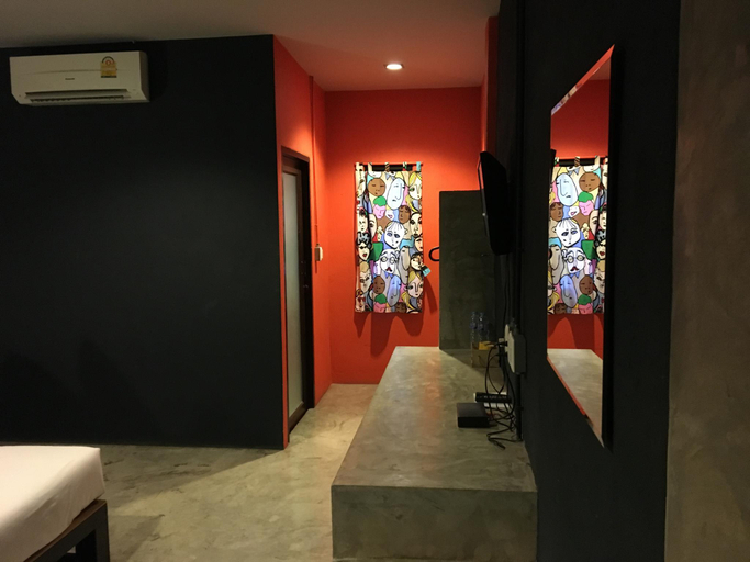 Others 4, 9roomz Hotel, Saraphi