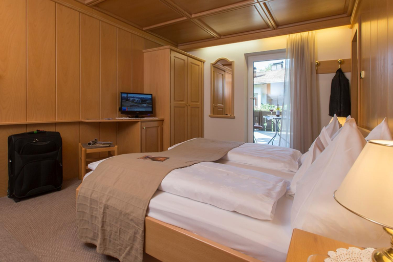Bedroom 2, Hotel Burgfrieden, Bolzano