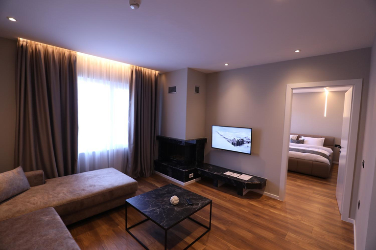 Others 4, Dallga Suites, Pogradecit