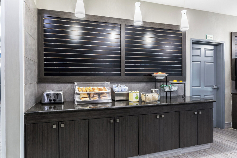 Food & Drinks 5, Platinum Inn & Suites Webster, Houston