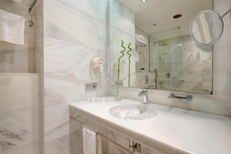 Bathroom 5, Hipotels Said, Baleares