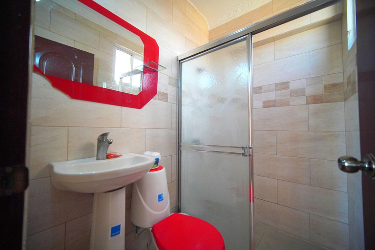 Bathroom, Tropical Island Apartahotel, Santo Domingo Este