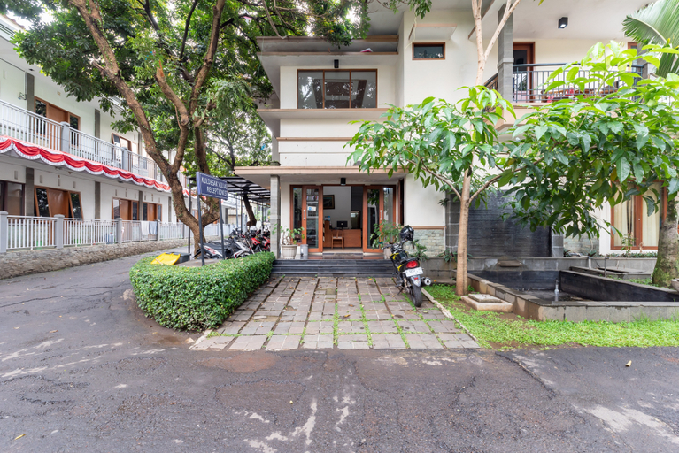 Exterior & Views 4, Urbanview Hotel near Paris Van Java Mall, Bandung