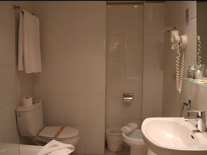 Bathroom 5, Hotel Monarque El Rodeo, Málaga