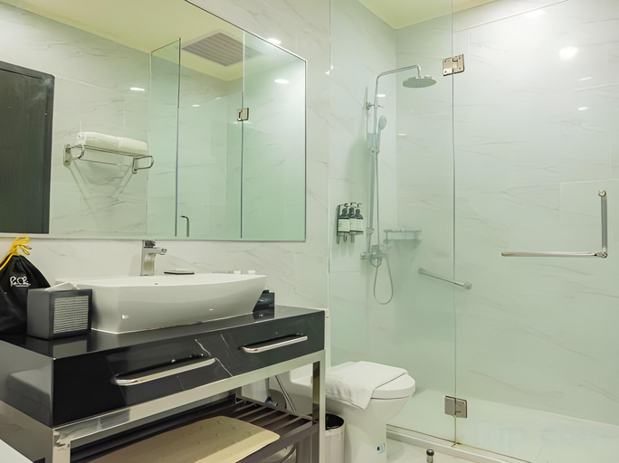 Bathroom 5, Le Charme Suites Subic, Olongapo City