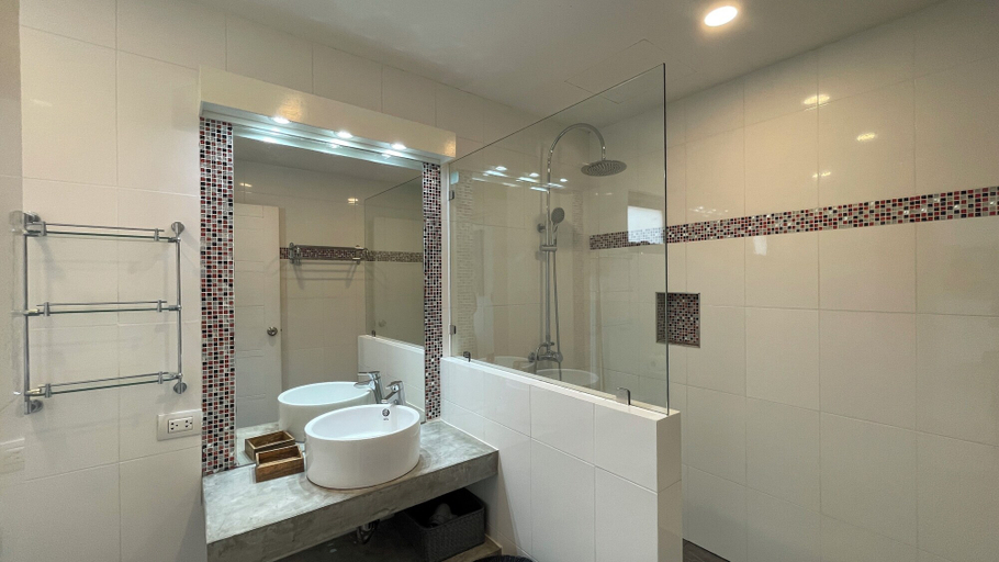 Bathroom 2, Orisis, Phuket Island