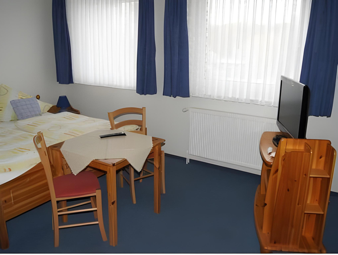 Bedroom 3, Hotel Dorfkrug Busum, Dithmarschen