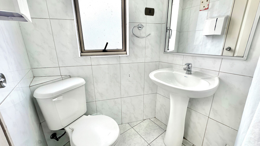 Bathroom 4, Nevada Inn, Concepción