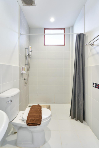 Bathroom 3, Ray's Home,3Br with Front Yard,Walkable to Nimman, Muang Chiang Mai