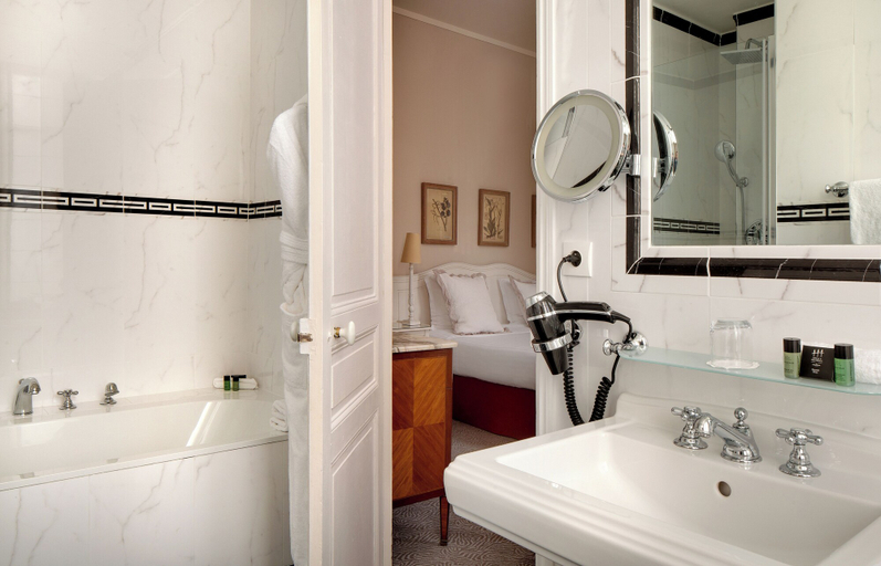 Bathroom 5, Pavillon Henri IV Hotel Restaurant Gastronomique Terrasse, Yvelines