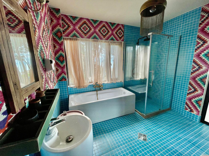Bathroom 2, Claude Monet Seaside Hotel, Lanchkhuti