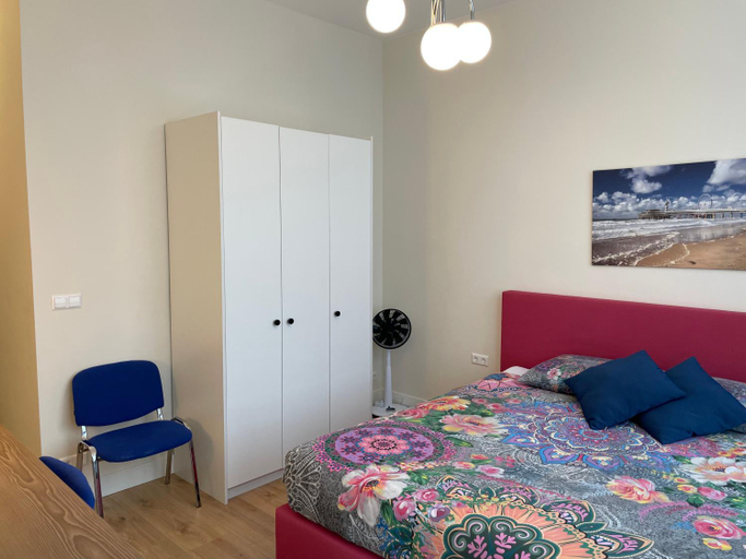 Bedroom 2, Aristoteles Apartments, The Hague