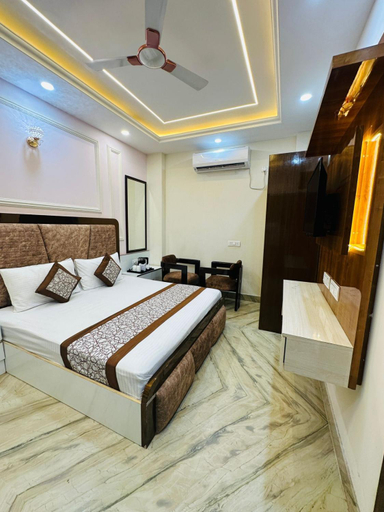 Bedroom 3, Hotel Samrat Residency Luxury At Nizamuddin Railway Station, Delhi
