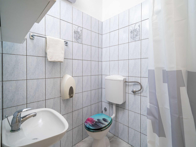 Bathroom 2, Apartments Nikolina LU - One-Bedroom Apartment with Balcony, Lumbarda