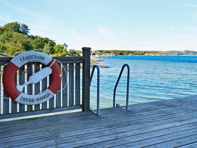Sport & Beauty 2, Seaside Serenity in Mollosund-By Traum, Orust