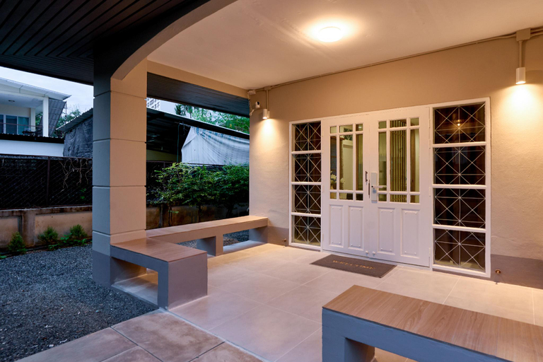 Balcony/terrace 4, AIRI Home,3BR near Thapae and walking str old town CNX, Muang Chiang Mai