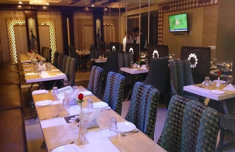 Food & Drinks 4, Hotel Cosmos, Lucknow