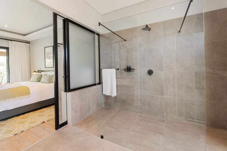 Bathroom 5, Hotel Olivewood, Amathole