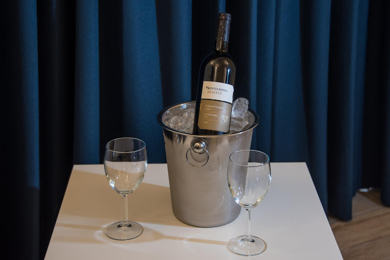 Food & Drinks 4, Sur La Mer
