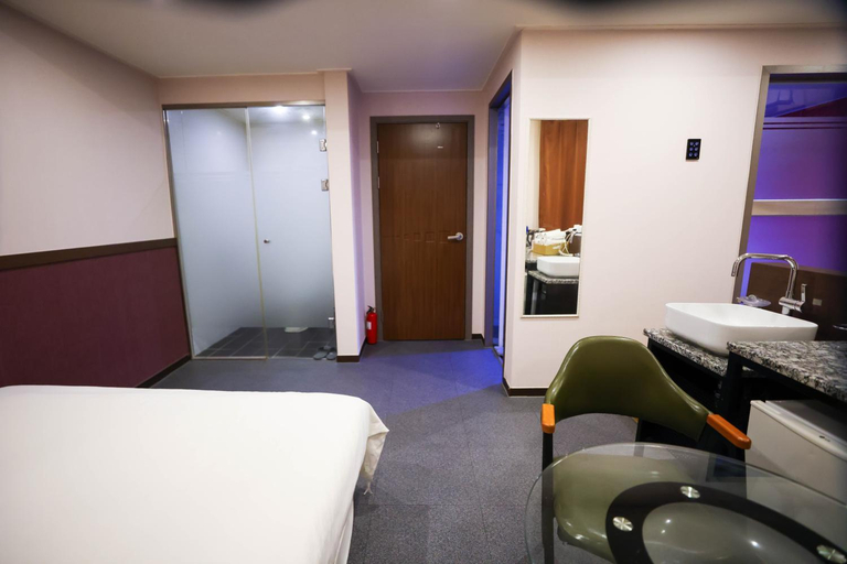 Bedroom 2, Busan Seomyeon X, Busanjin