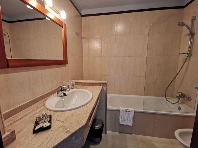 Bathroom 3, Hotel A Bota, Pontevedra