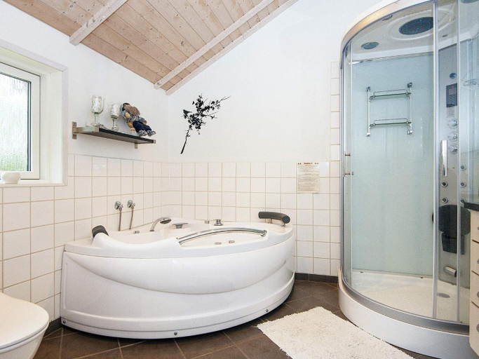 Bathroom 2, person holiday home in Allingabro-By Traum, Norddjurs