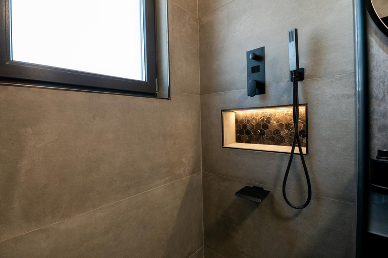 Bathroom 3, The Penthouse, Vaslui