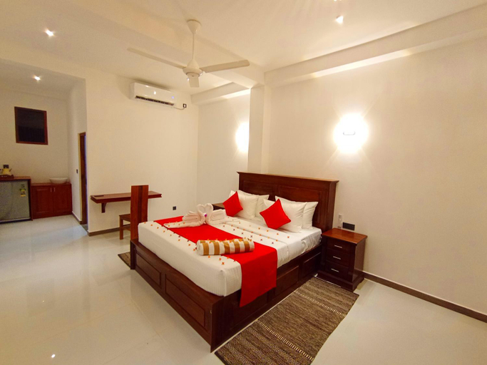 Bedroom 2, Crown Breeze, Habaraduwa