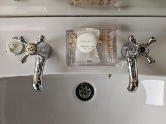 Bathroom amenities, 1997 Stays Galway