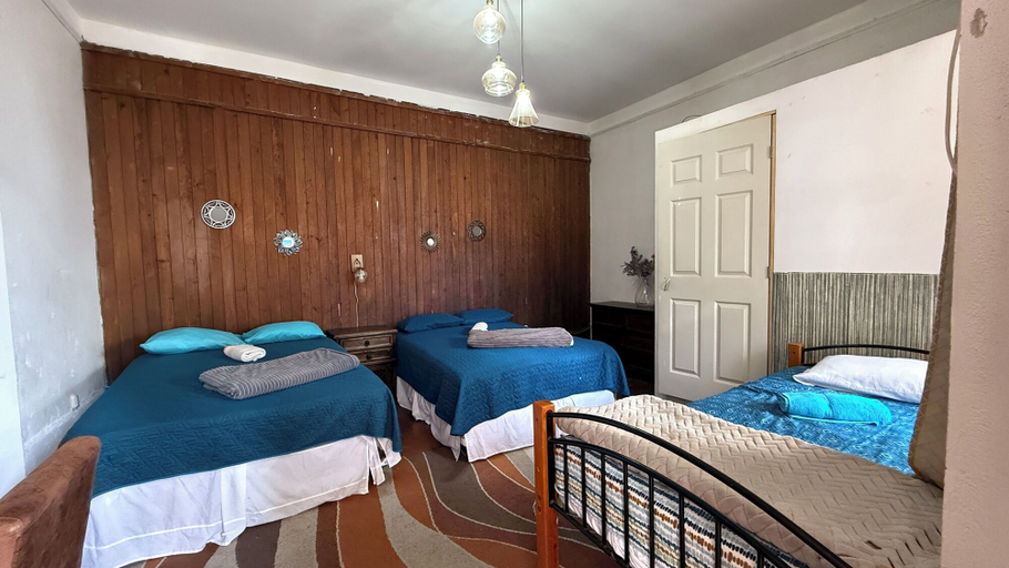 Room 2, CASA DE LAS FLORES, ZONA 1