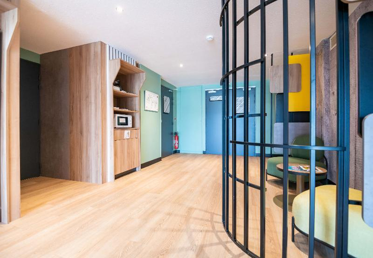Public Area 2, B&B HOTEL Bordeaux Merignac Aeroport, Gironde
