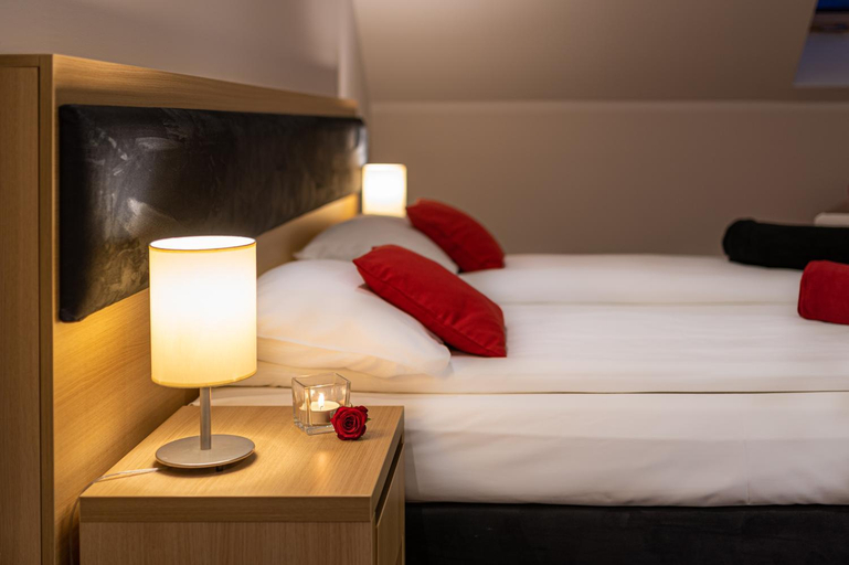 Bedroom 2, Hotel Bardo, Ząbkowice