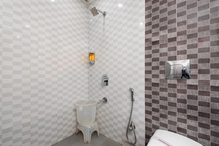 Bathroom 3, Hotel The Pearl By DLS Hotels, Dehradun