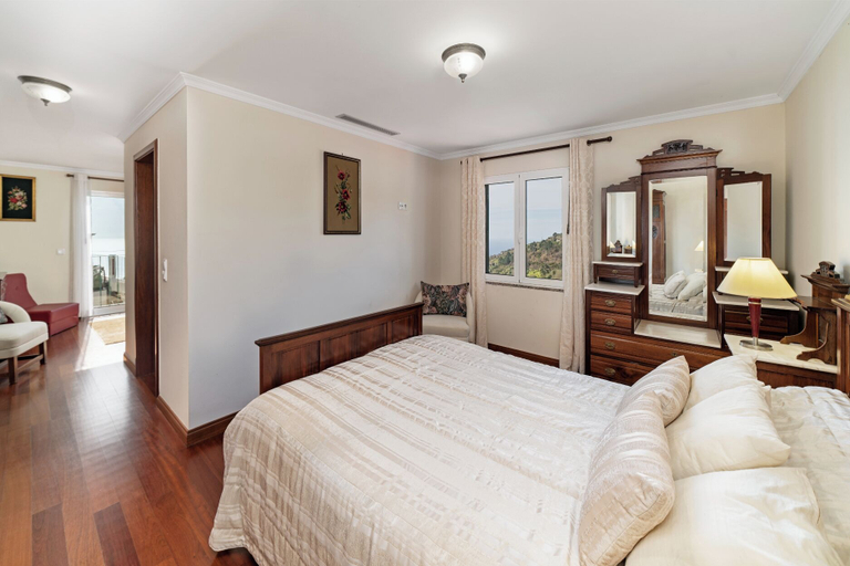 Room 5, Theo's House, Calheta