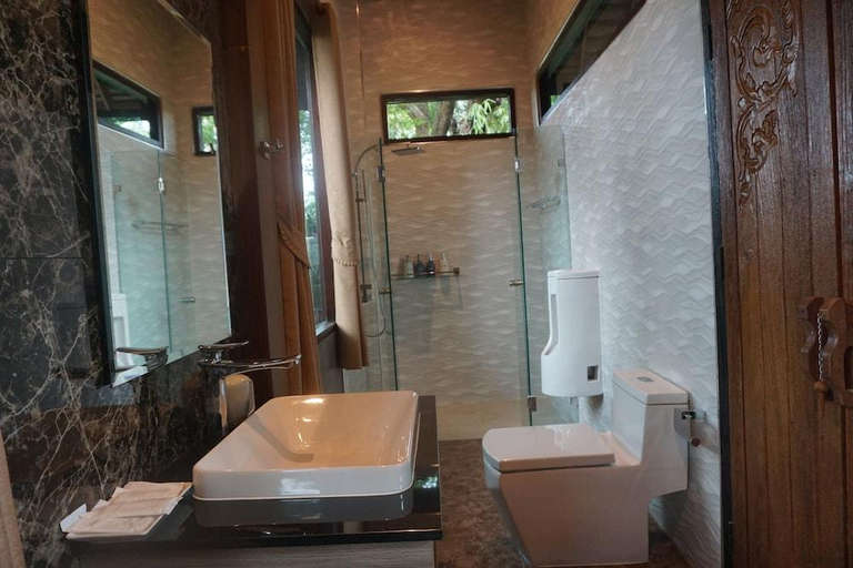 Bathroom 3, Baansuwanburi, San Sai