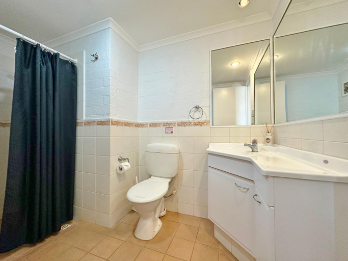 Bathroom, Riverview Holiday Apartment 107 - Ground floor, Northampton