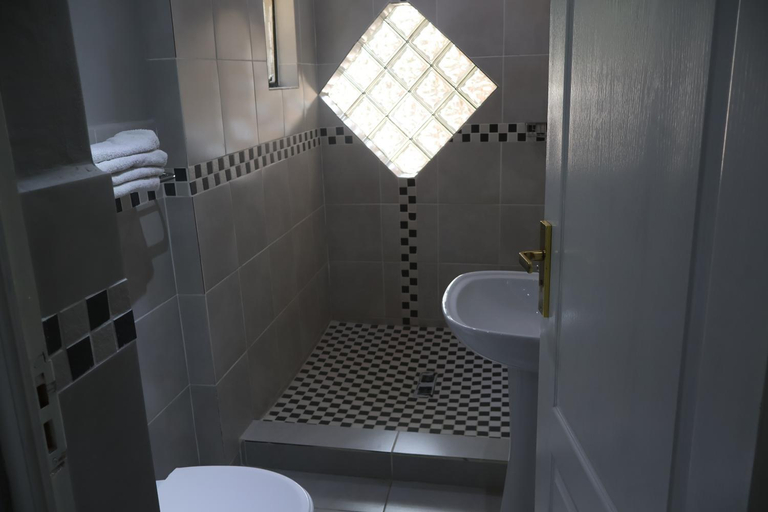 Bathroom 3, Boksburg Hotel, Ekurhuleni