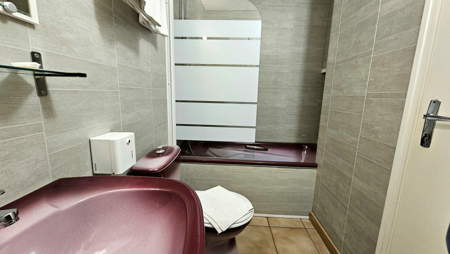 Bathroom 4, ESCAL'HOTEL, Pas-de-Calais