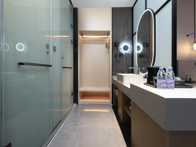 Bathroom 4, Country Inn & Suites by Radisson Taishan East Gate, Jiangmen