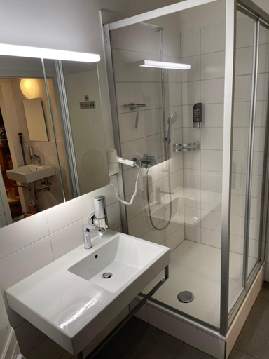 Bathroom 2, Hotel Swiss Bellevue Aathal, Hinwil