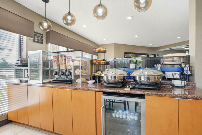 Food & Drinks 5, Best Western Airport Inn, Rankin