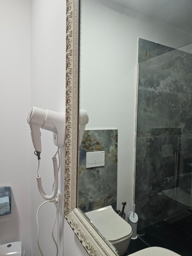 Bathroom 3, Hotel 3A, Tiranës