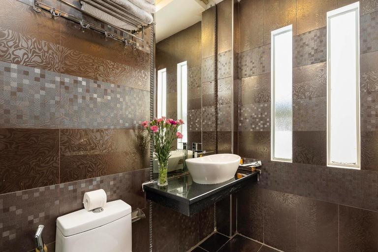 Bathroom 4, Lucky Star Hotel Q5, District 5