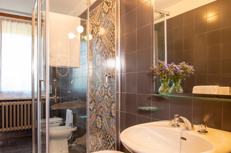 Bathroom 3, Hotel Villa dei Pini, Perugia