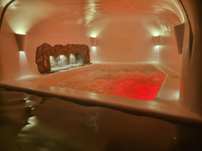 Others 2, Maranatha. Grotto & Boutique+Hydrotherapy, Pereira
