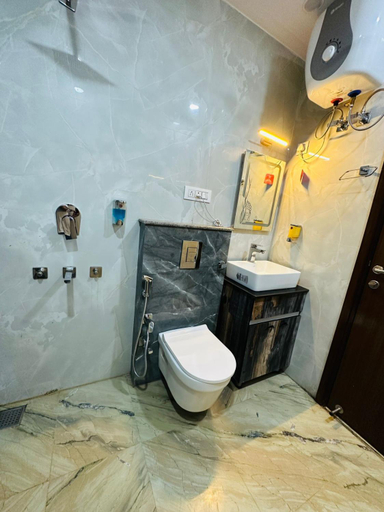 Bathroom 5, Hotel Samrat Residency Luxury At Nizamuddin Railway Station, Delhi