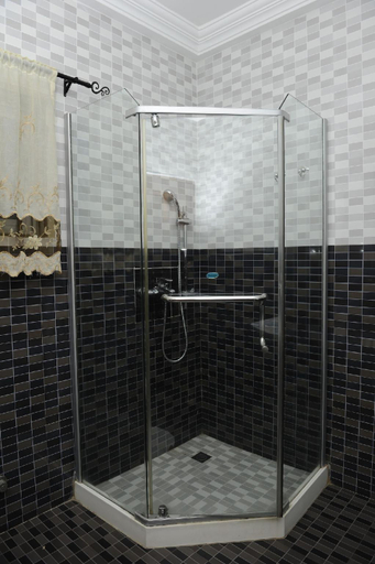 Bathroom 4, Mount Pleasant Inns & Apartment, Akwapim North