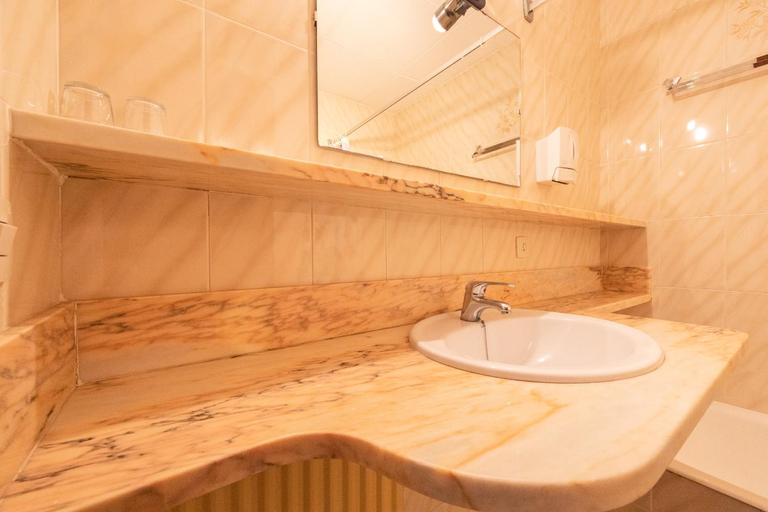 Bathroom 3, Bell Aire Hotel, Girona