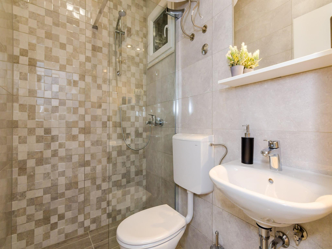Bathroom 3, Miracle Apartments - Comfort Studio Apartment with Terrace and City View, Dubrovnik